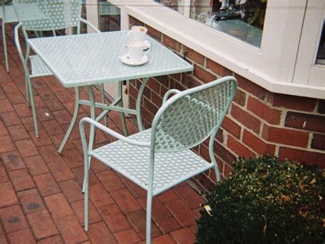Table, chair, and coffee cups (photo 2) | Photographed using… | Flickr
