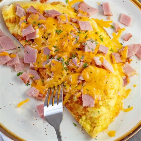 Ham & Cheese Omelet: Delicious & Hearty Breakfast Recipe