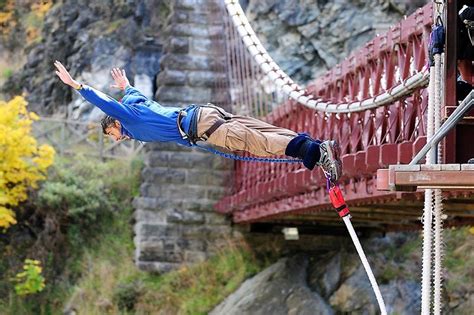 How to try bungy jumping in Queenstown