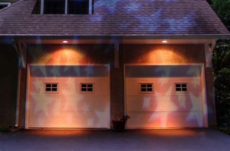 Ideas for Decorating Your Garage This Christmas