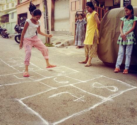 20 Amazing Childhood Games Only Born In 80’S and 90'S Kids Will Know