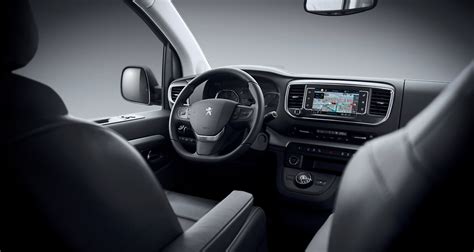 Interior Peugeot Traveller | Carnovo