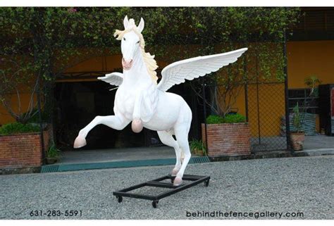 Pegasus Statue | Pferd, Deko natur, Dinosaurier figuren