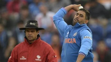 'Dhoni was bowling to Karthik. I pointed, 'he's your competitor'. MS ...