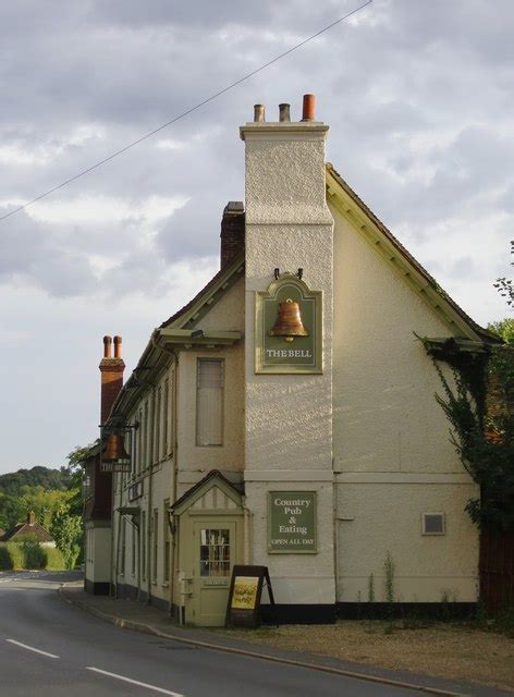 'The Bell' at Godstone © Stefan Czapski cc-by-sa/2.0 :: Geograph Britain and Ireland