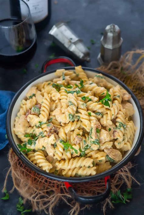 Chicken Florentine Pasta Recipe (Step by Step + Video) - Whiskaffair