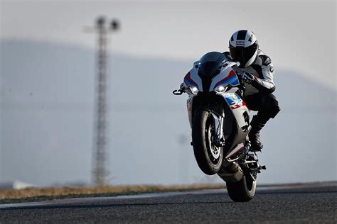 Review: More on 2019 BMW S1000rr price, specs and more