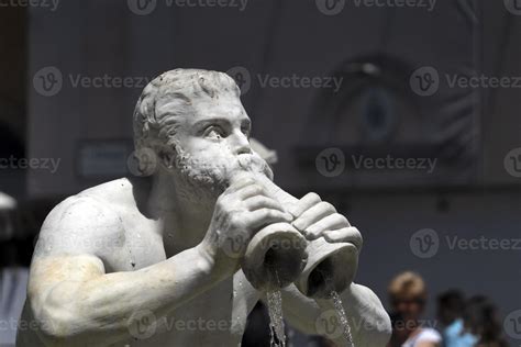 piazza navona roma fountain detail 17363582 Stock Photo at Vecteezy