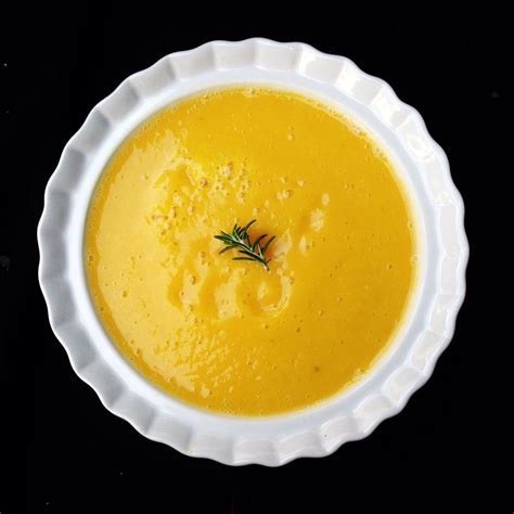 This roasted delicata squash soup has the power to make a grown man (or ...