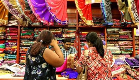 A Guide to Budget Shopping in Chickpet Bangalore | WhatsHot Bangalore