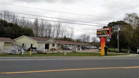 LEDUC'S CREEKSIDE MOTEL - Updated 2022 (Cheboygan, MI)