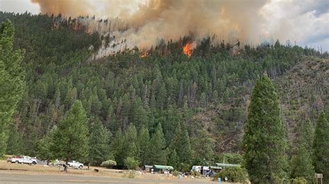 Northern California wildfires prompt evacuations near Oregon border