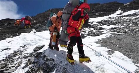 Watch: Sherpa carries Everest climber in ‘death zone’ rescue | Flipboard