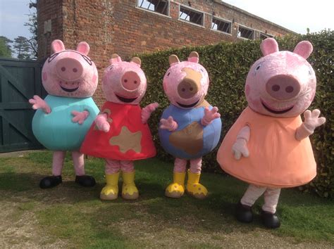 Peppa Pig, George Pig, Mummy Pig & Daddy Pig costume characters | Trio ...