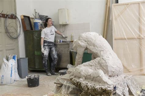 Artist Preparing Plaster Mold of the Sculpture Editorial Image - Image of proces, matrix: 111140145