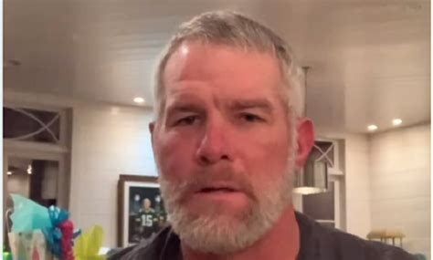 Fans React To Brett Favre Not Looking Thrilled While Congratulating ...