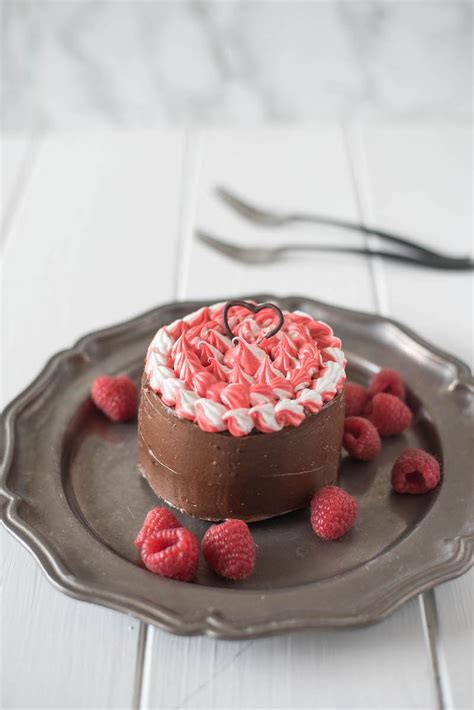 11 Adorable DIY Chocolate Desserts For Valentine’s Day - Shelterness