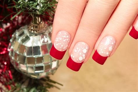 Christmas Nail Art Pictures | LoveToKnow