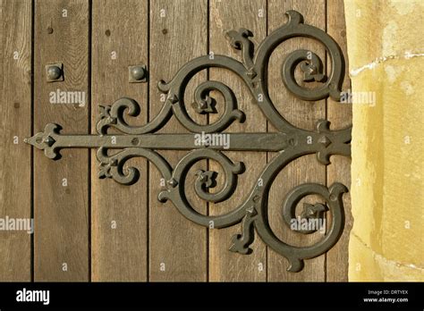 Ornate hinge church door hi-res stock photography and images - Alamy