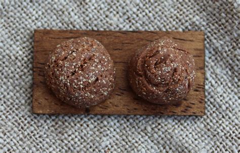 Maslin bread: Medieval Tudor dollshouse 12th scale ryebread.