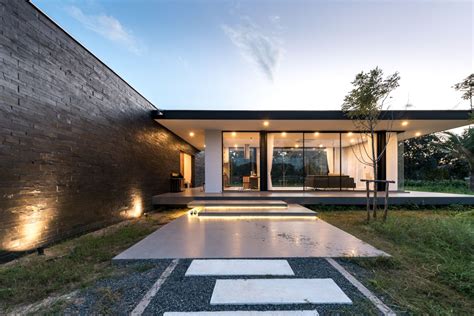 Flat Roof Modern House Designs
