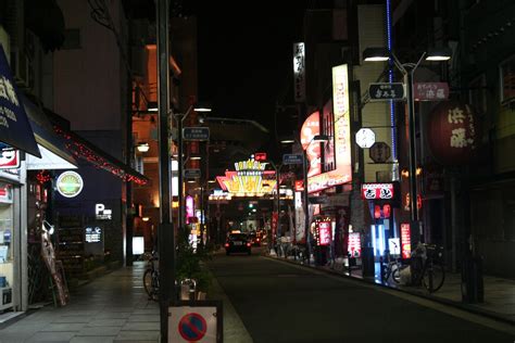 Dotonbori Hotel Osaka - Giant Welcoming Sculptures