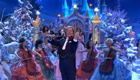 The simple beauty of Andre Rieu at Christmas - Starts at 60