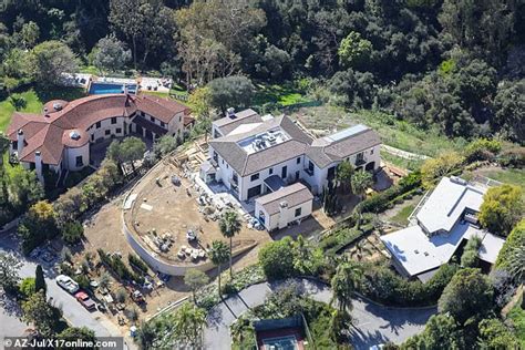 Justin and Hailey Bieber spotted checking out $20million Brentwood home - ReadSector