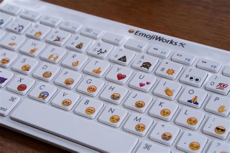 Emoji Keyboard Multiplies Your Online "Vocabulary" With Scores Of Cutesy Symbols - #emoji # ...