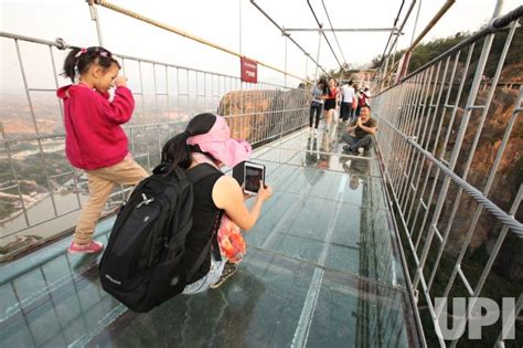 Photo: Glass bridge opens in Hunan - PEK2015102451 - UPI.com