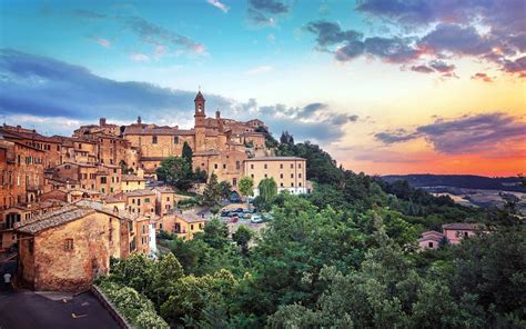 Montepulciano (Italy) / 1920 x 1200 / Locality / Photography | MIRIADNA.COM