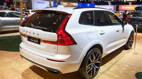 The 2021 Volvo XC60 Proves Its Luxury Status With Its Quiet Interior