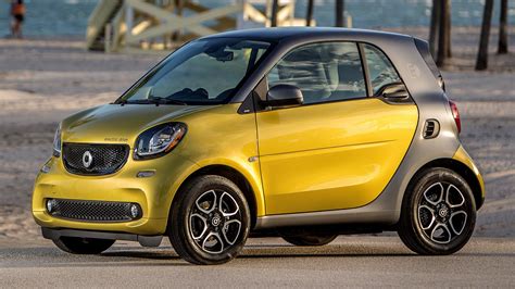 Download Car Hatchback Electric Car Vehicle Smart Fortwo HD Wallpaper