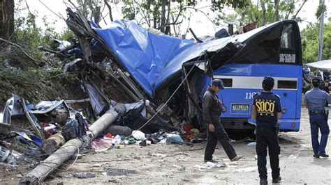 At least 14 killed in Philippine bus crash - world news - Hindustan Times