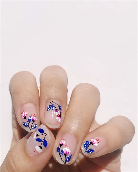 This Nail Flowers Design is Stunning and Simple - Lulus.com Fashion Blog