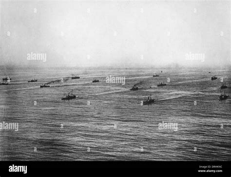 Convoy of British ships in the Atlantic, WW1 Stock Photo - Alamy