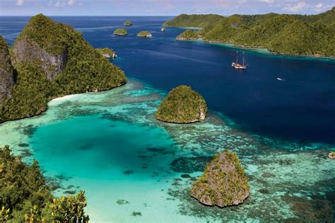 Luxury Holidays to Raja Ampat Islands, Indonesia, Luxury Tours of Raja Ampat Islands | Ampersand ...