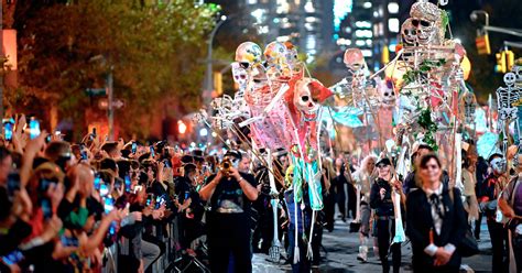 New Orleans Halloween Parade - Best Decorations