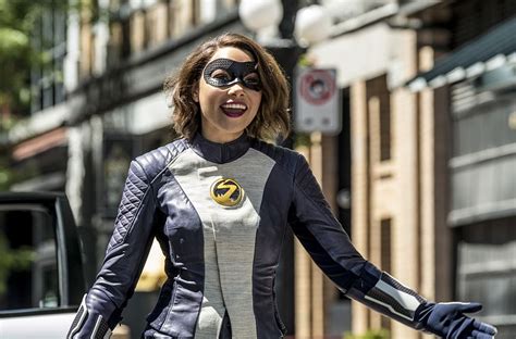 The Flash Season 5 Review: 5.1: Nora - Hardwood and Hollywood