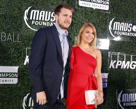 Luka Doncic New Girlfriend : Luka Doncic Feeling Hot With His Girlfriend In Mykonos Talkbasket ...