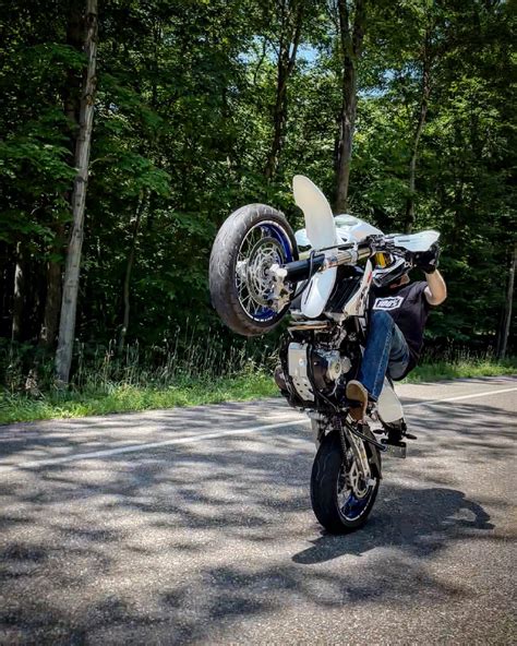 Wheelie Wednesday V2 : r/DRZ400