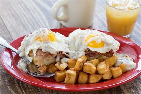 Eggs_Benedict | Applewood Farmhouse Restaurant & Farmhouse Grill