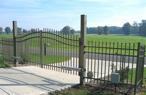 Wrought Iron Gate Repair | Sliding Fence Repair Worker for Swing Gate ...