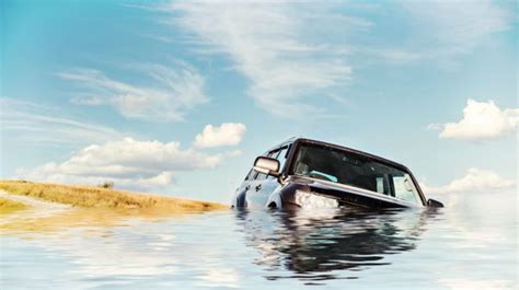 Escape A Sinking Car: What To Do When You're Submerged | Survival Life