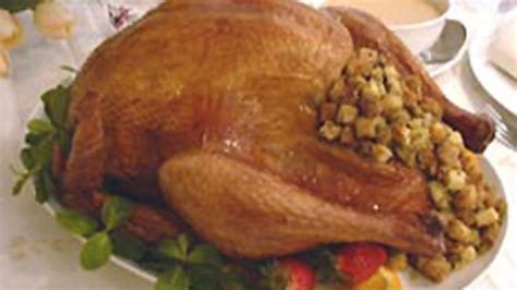 Stuffed Roast Turkey and Gravy Recipe - Pillsbury.com