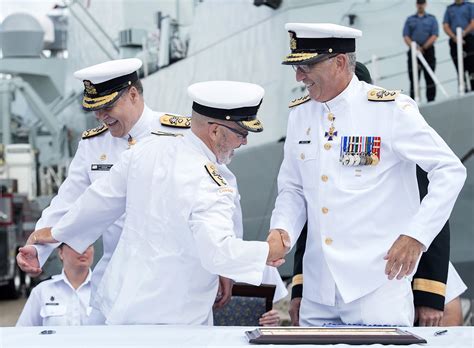 Royal Canadian Navy welcomes new commander of its East Coast fleet ...