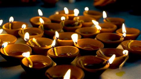 Candles, Diyas Made By Prisoners To Light Up Homes This Diwali - Daily Excelsior