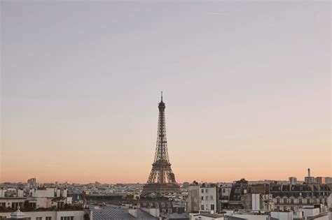 Parisian Glamour | Minimalist desktop wallpaper, Computer wallpaper desktop wallpapers, Desktop ...