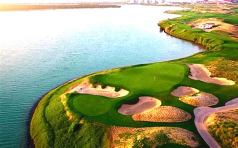 Yas Links Golf Course, the United Arab Emirates - GolfLux