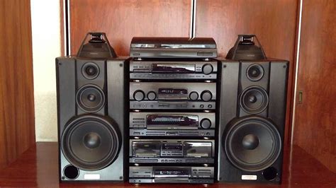 Typical stereo system of the 80's and 90's. Here a Kenwood set. Hifi ...